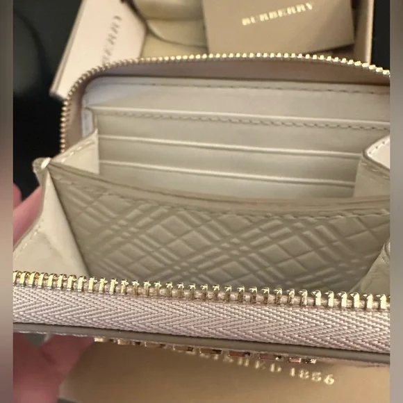 Burberry Cream Nova Embossed Compact Zippy Wallet Full Inclusion - Picture 5 of 12